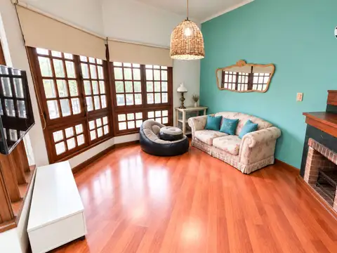 Casa en Venta con 3 cocheras