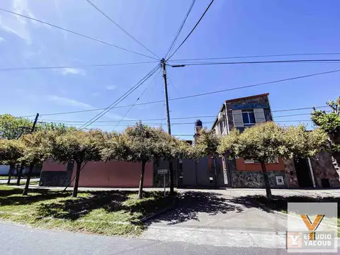 Casa en venta - 4 Dormitorios 2 Baños - Cochera - San Carlos, La Plata