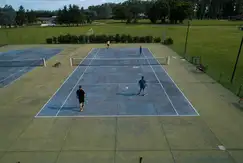 Actividades deportivas futbol, tenis en Comarcas de Lujan en G.B.A. Zona Oeste