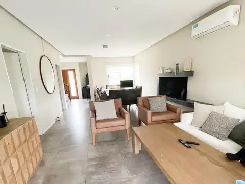 Casa 6 ambientes con 3 baños