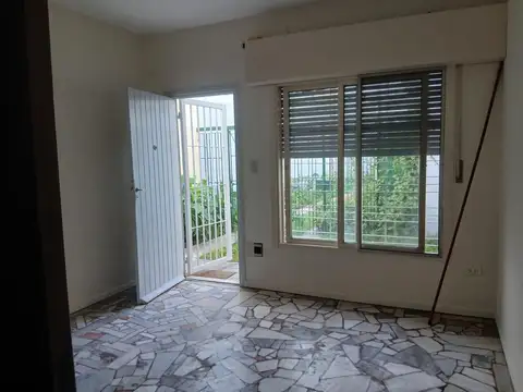 Depto Tipo Casa en Alquiler en Quilmes, $ 650.000