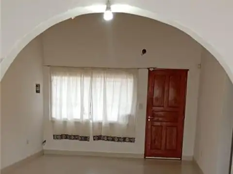 Casa en Alquiler con 1 cochera