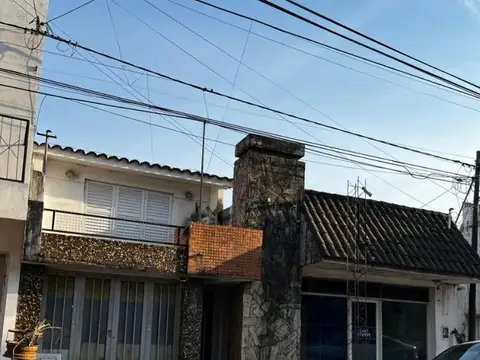 CASA C/ LOCAL y DEPTO