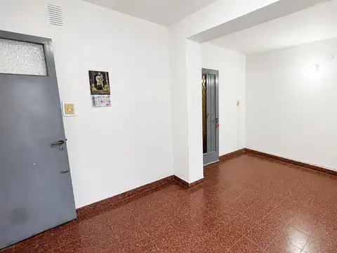 EN VENTA - CASA DE DOS DORMITORIOS CON COCHERA EN ZONA SUR - LAS HERAS