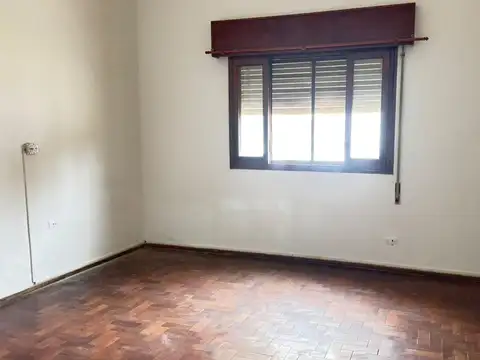 Casa en Alquiler con 1 cochera