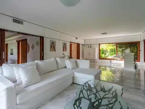 Casa 7 ambientes con 5 baños