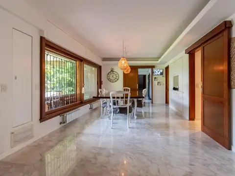 Casa en Venta con 5 cocheras