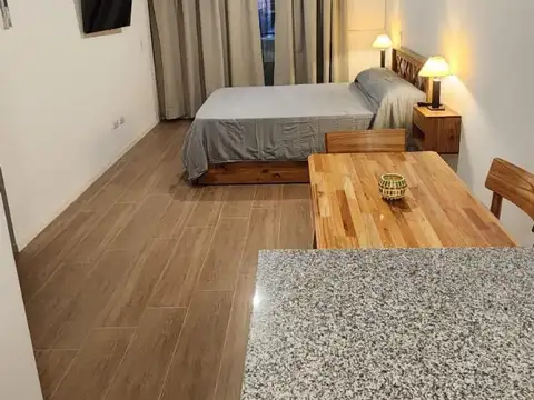 Departamento monoambiente con balcón al frente