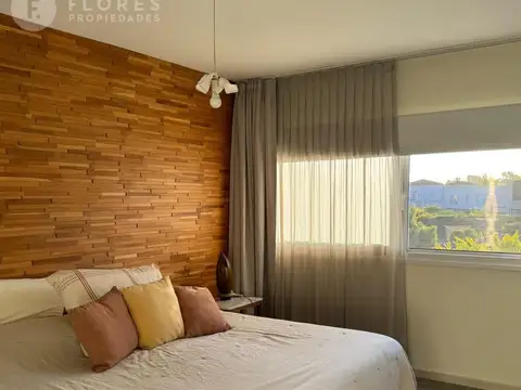 Casa en Alquiler con 2 cocheras