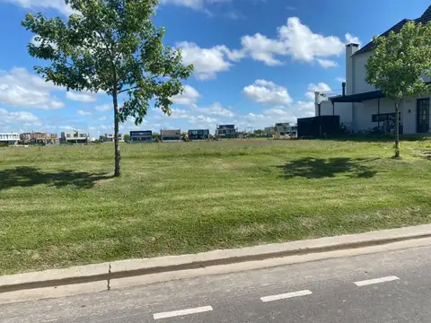 Lote al lago en Costas, Puertos del Lago