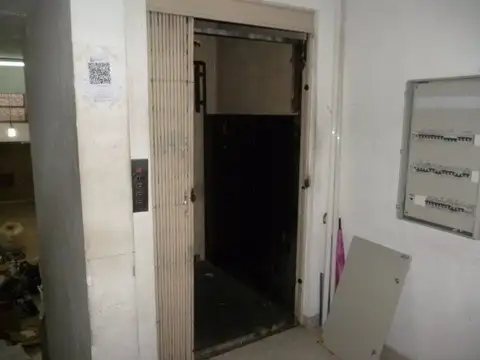 EXCELENTE LOCAL EN VENTA ZONA ONCE