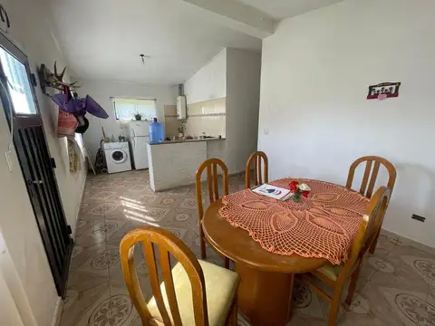 Casa 4 ambientes con 1 baño