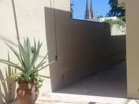 Casa a la venta en el centro de Luján