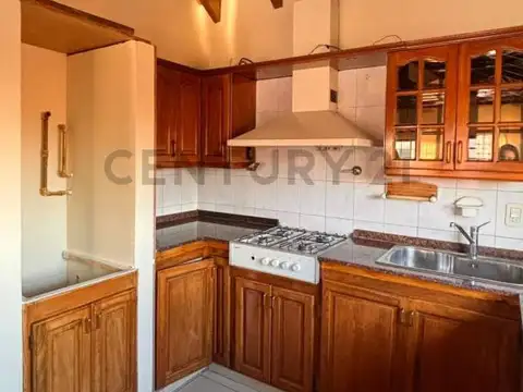 Departamento 8 ambientes con 3 baños