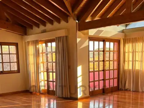25 de Mayo 900, Piso 0