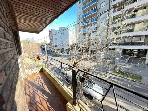 VENTA 2 CASAS MUÑIZ CON OPCION DE LOCALES, PERMUTA