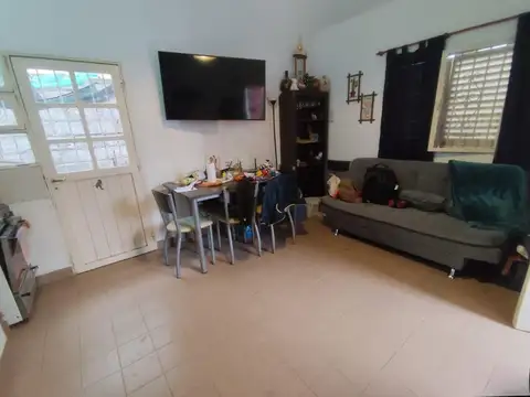 Casa 4 ambientes con 1 baño
