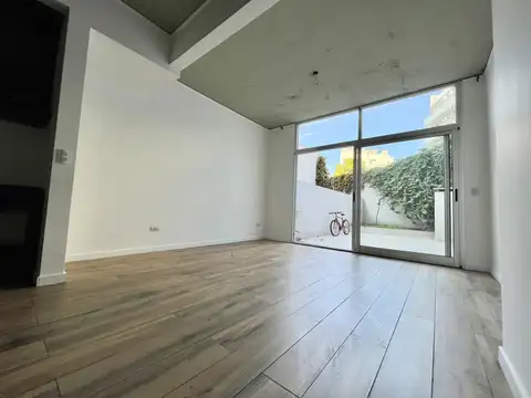APTO CREDITO! Monoambiente en Saavedra en VENTA con amplio patio privado!