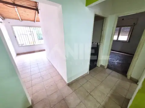 CASA A REFACCIONAR EN EXCELENTE UBICACION! A SOLO 50 M. DE AV. RATTI!