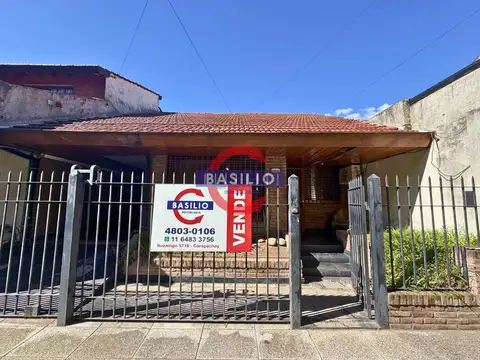 VENTA CASA 4 AMBIENTES CON COCHERA, JARDÍN, PARRILLA Y PISCINA EN VILLA ADELINA