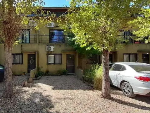 Casa Duplex en Venta de 4 Ambientes en Malvinas Argentinas con Playroom, Cochera, Patio y Parrilla