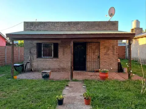 Casa 5 ambientes con 2 baños