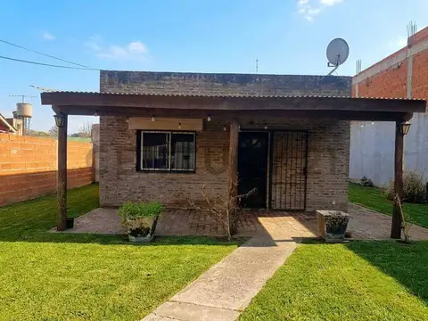 VENTA CASA Y LOCALES EN PARADA ROBLES | Lote 450 m² con Casa 4 AMB + 2 Locales Comerciales con Re