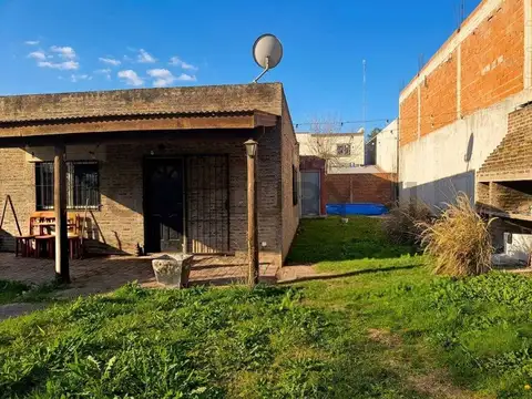 VENTA LOCALES Y CASA  en Parada Robles Exaltación de la Cruz