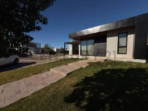 Oficina en Alquiler en Las Cortaderas, USD 1.600