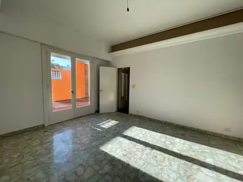 Depto Tipo Casa 4 ambientes con 2 baños