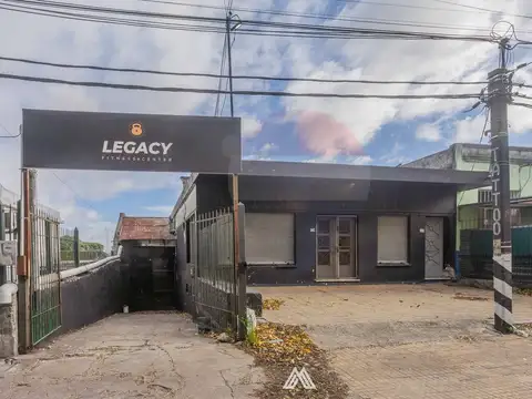 Venta Casa y Local con renta Villa Española