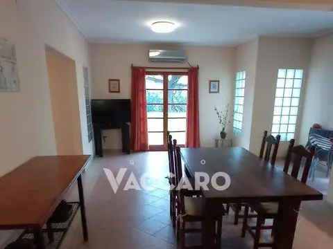 Casa 7 ambientes con 5 baños