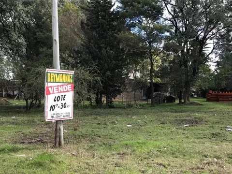 Lote 324 m2. Calle Bolívar entre Piamonte y Conte Grand