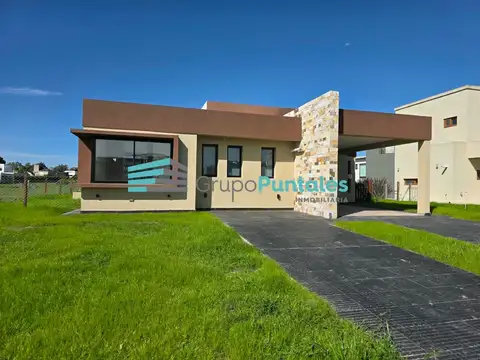 Casa en Canning Chico en una planta con piscina