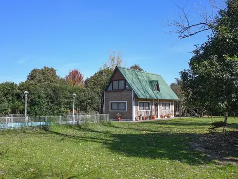 VENTA DE CASA CON 1200M2 DE TERRENO - ÁLVAREZ
