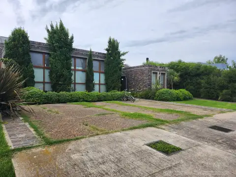 Casa en Venta con 5 cocheras