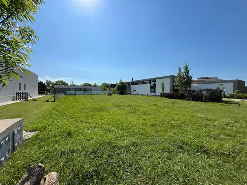LOTE EN GRAND BELL - BARRIO PRIVADO CITY BELL  - 990 MTS