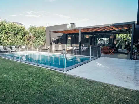 Casa en Venta en Countries y Barrios Cerrados en San Miguel, USD 850.000