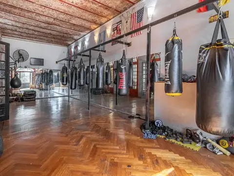 Local en Venta 68 años