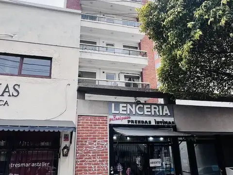 Av.44 e/ C. 11 y 12 al 800