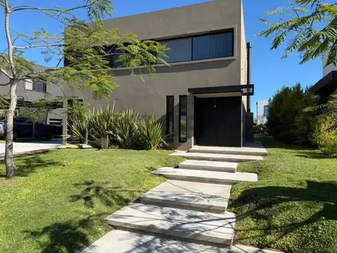 CASA EN VENTA EN LOS CASTAÑOS 4 AMB DEP Y PISCINA.