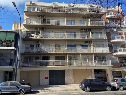 Monroe 5700, Piso PB