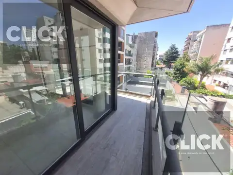Venta - 4 ambientes con balcón - dependencia y cochera - Villa del Parque