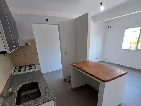 Dpto 2 ambientes en alquiler c/ Cochera cubierta y Terraza en  Villa Luzuriaga