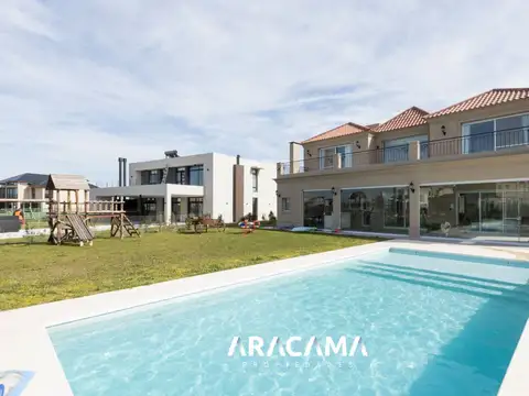 Casa en Venta con 1 cochera