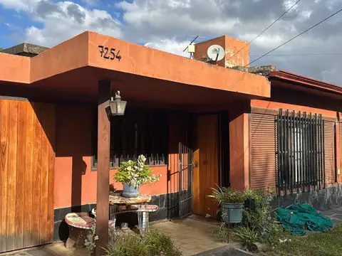 Casa + Galpon en excelente zona de barrio San Jose