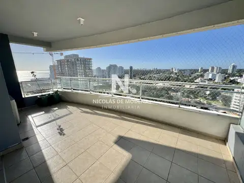 Penthouse de 3 dormitorios en suite a metros del mar en venta. Punta del Este