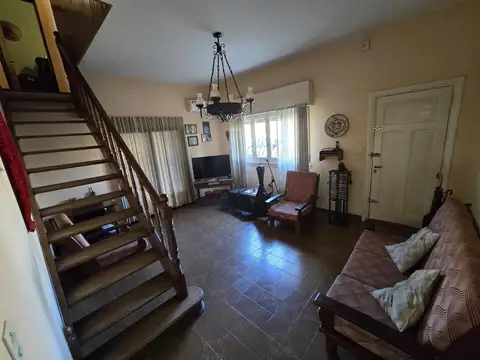 Casa 5 ambientes con 2 baños