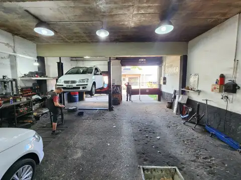 VENTA - GALPÓN DE DOS PLANTAS - UBICACION ESTRATEGICA