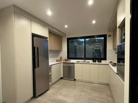 Departamento en Alquiler con 2 cocheras